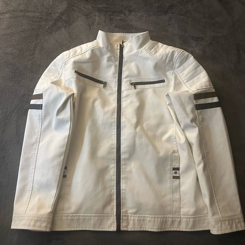 White Lightweight Shirt Jacket with Zipper and Stripes